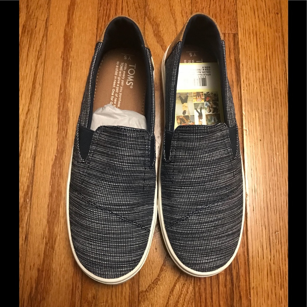 TOMS LUCA NAVY STRIPE CHAMBRAY YOUTH SLIP ONS